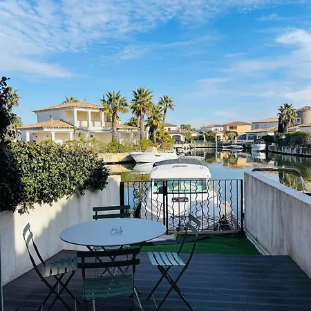 Le Paradis Sur L'eau Holiday home *